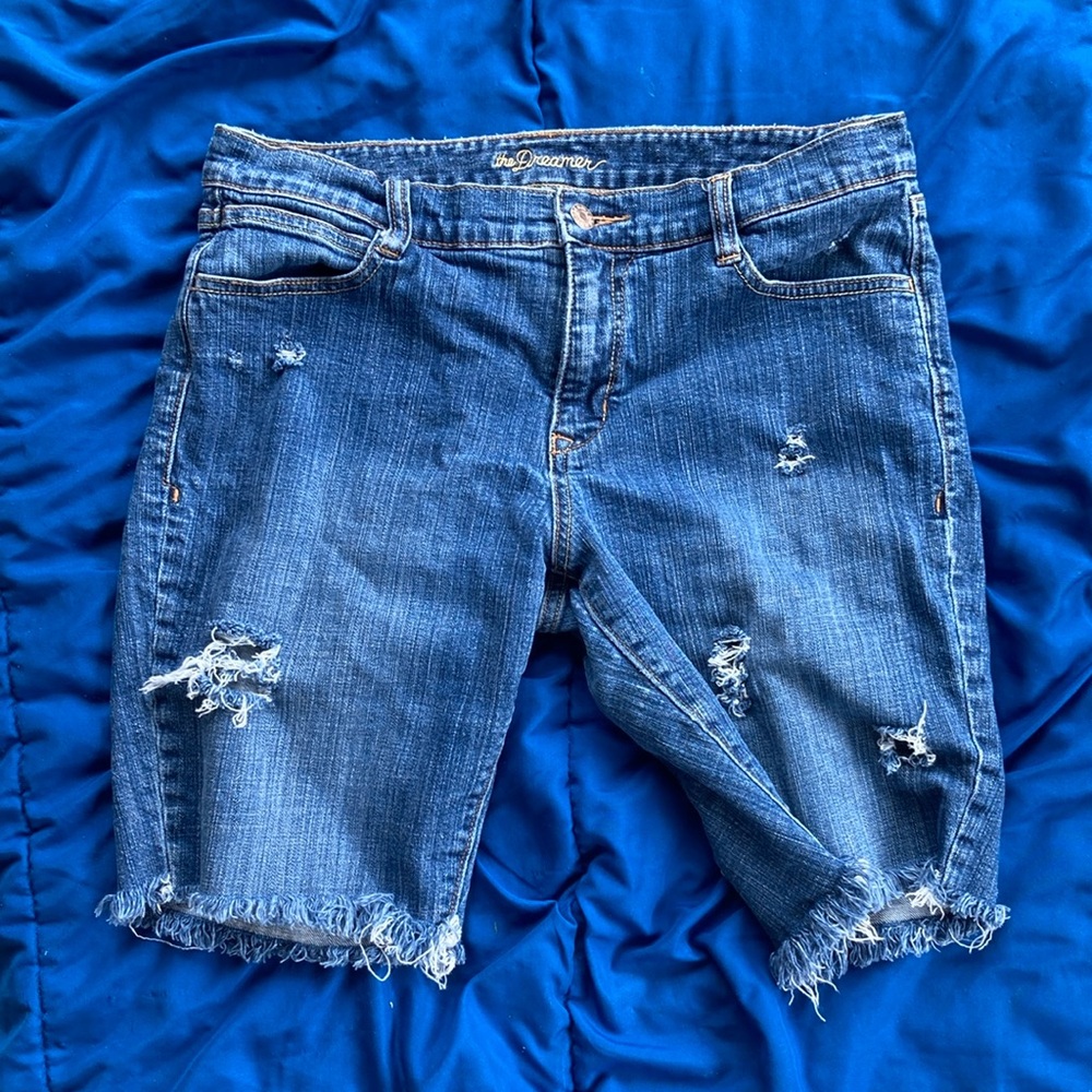 Distressed Cut Off Jean Shorts; cut off and distressed 5-pocket fringed hem